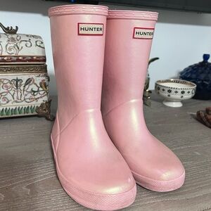 Hunter mid-calf iridescent pink rainboots. Size 1 Girl / 13 Boy